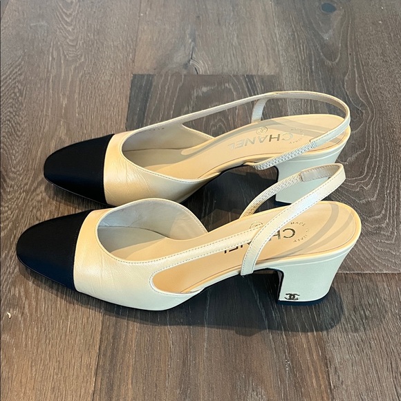 BRAND NEW CHANEL Two-Tone Beige and Black Heels - Picture 2 of 6